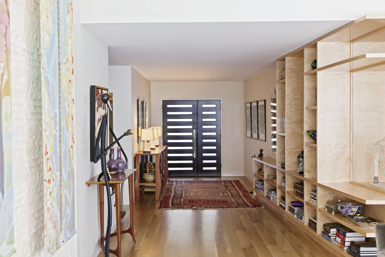 Gibson designed the angled wall that runs alongside the entryway to draw visitors into the home.