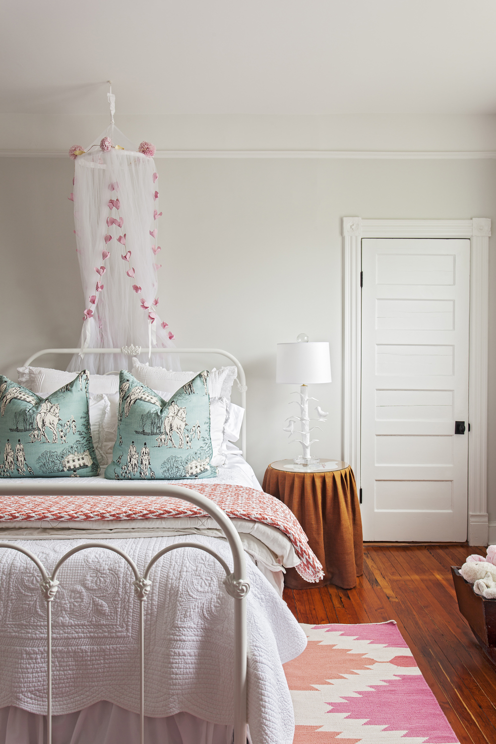 Small Batch Design: Lauren likes to support small businesses, such as Stray Dog Designs, the firm that makes the whimsical bird lamps used in Evelyn’s room.