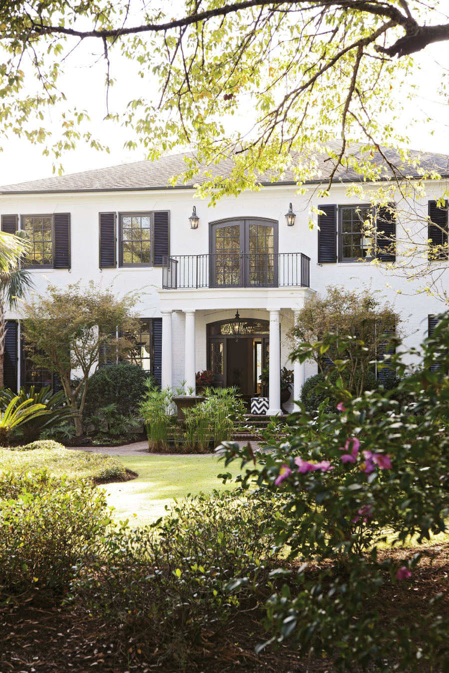 Light &amp; Bright: Homeowners Jennifer and Jim Moriarty painted the natural brick “Decorator&#039;s White” with black trim.