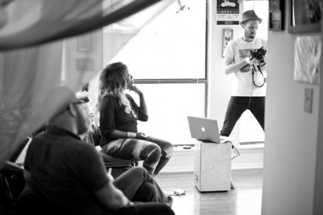 Behind the Scenes of Elise Testone&#039;s September 2013 Photoshoot