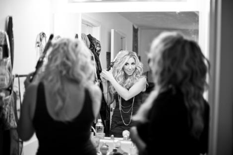 Behind the Scenes of Elise Testone&#039;s September 2013 Photoshoot