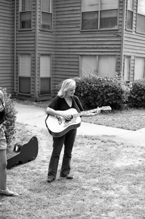 Behind the Scenes of Elise Testone&#039;s September 2013 Photoshoot