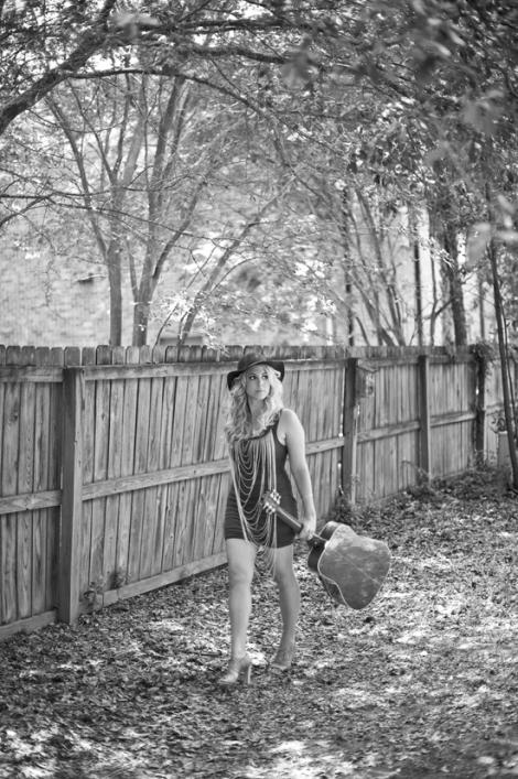 Behind the Scenes of Elise Testone&#039;s September 2013 Photoshoot