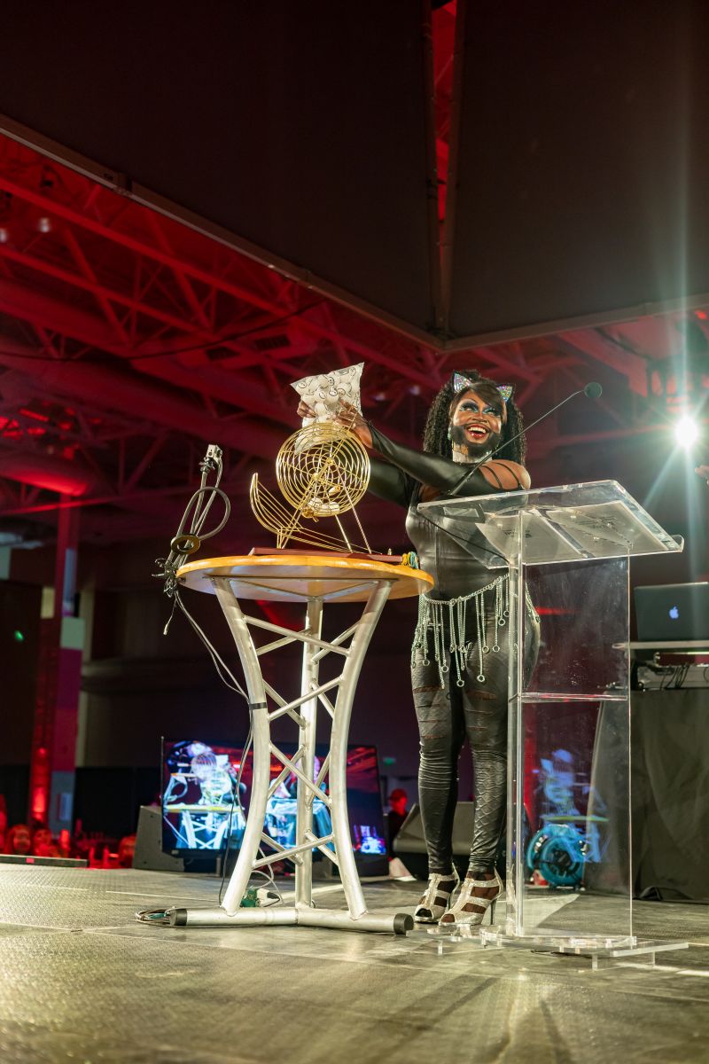 Bingo-verifying diva Diamond Giovanni