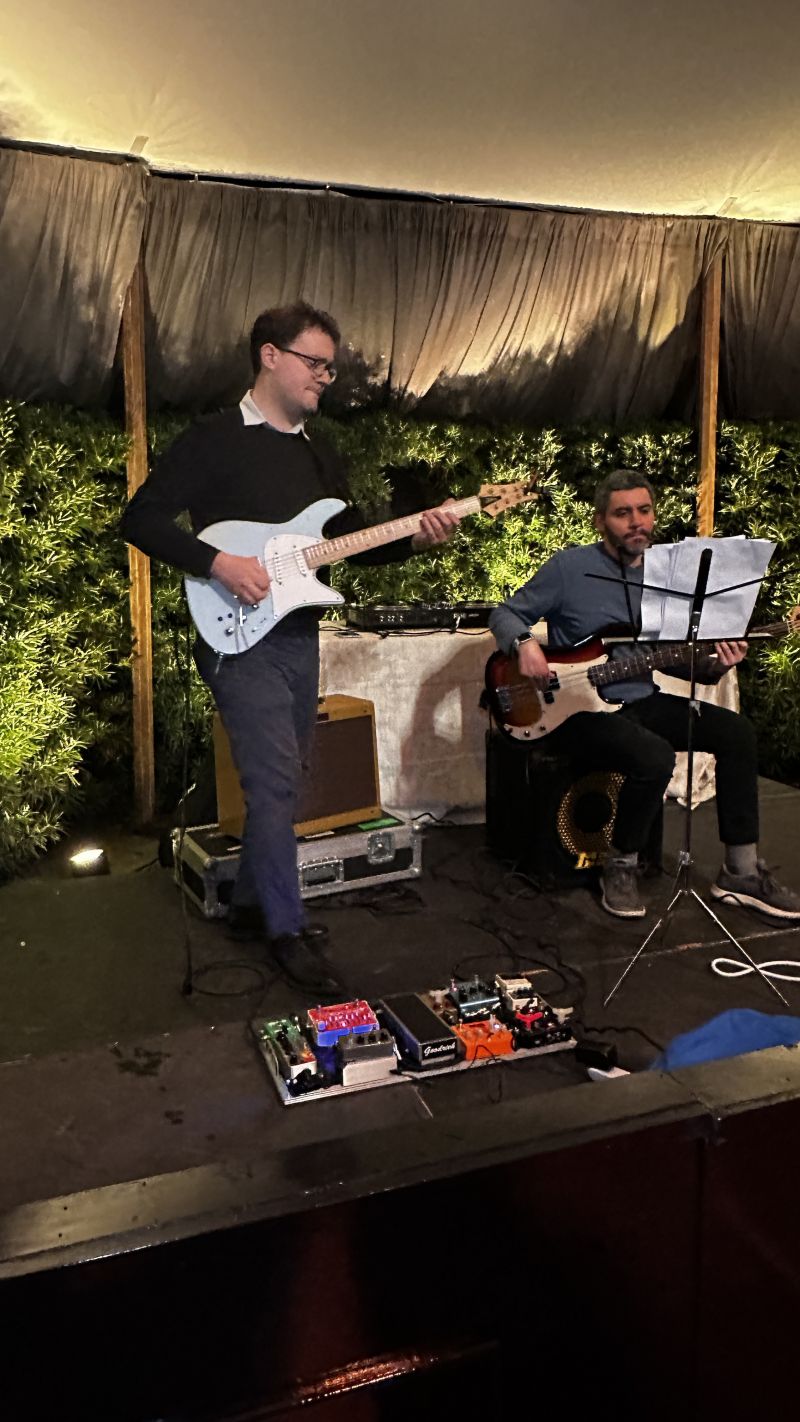 he Mike Quinn Band kept guests on the dance floor.