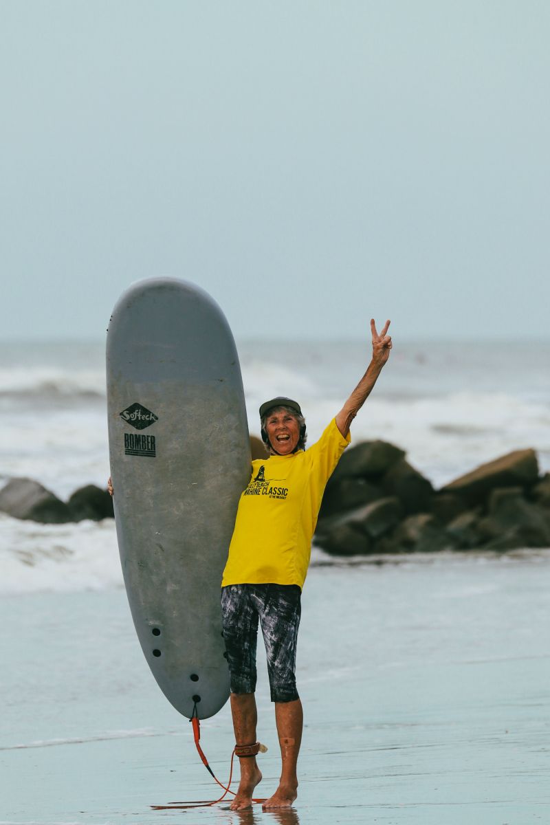 “Goddess” division competitor Barbara Corey from Florida puts a hand up.