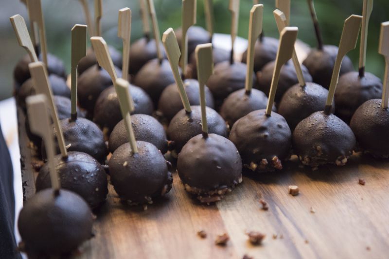 Maple bacon cake pops