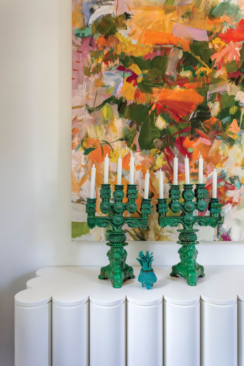 An abstract by Marissa Vogl inspired the color story.