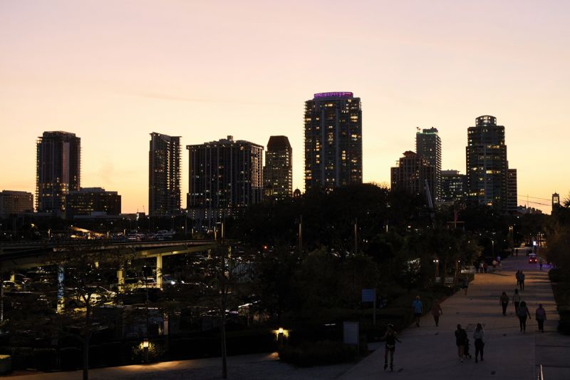 Tropical &amp; Urban: A sunset view of the St. Petersburg skyline from the St. Pete Pier.